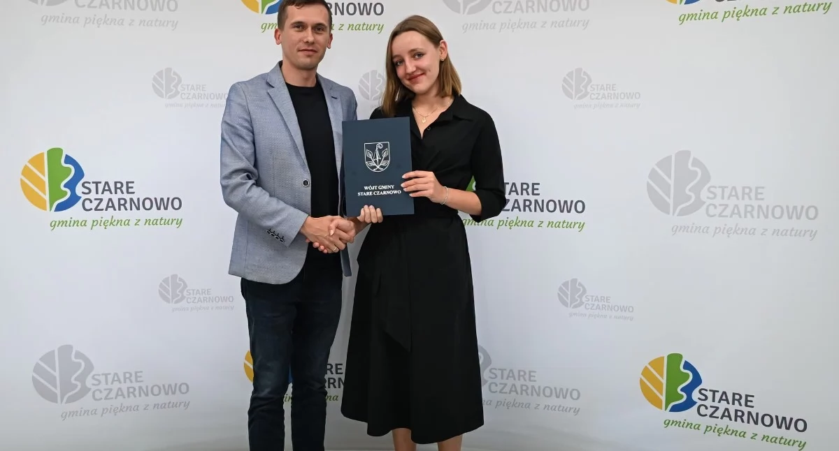 Szkoły i przedszkola, Paulina Pławska otrzymała stypendium - zdjęcie, fotografia