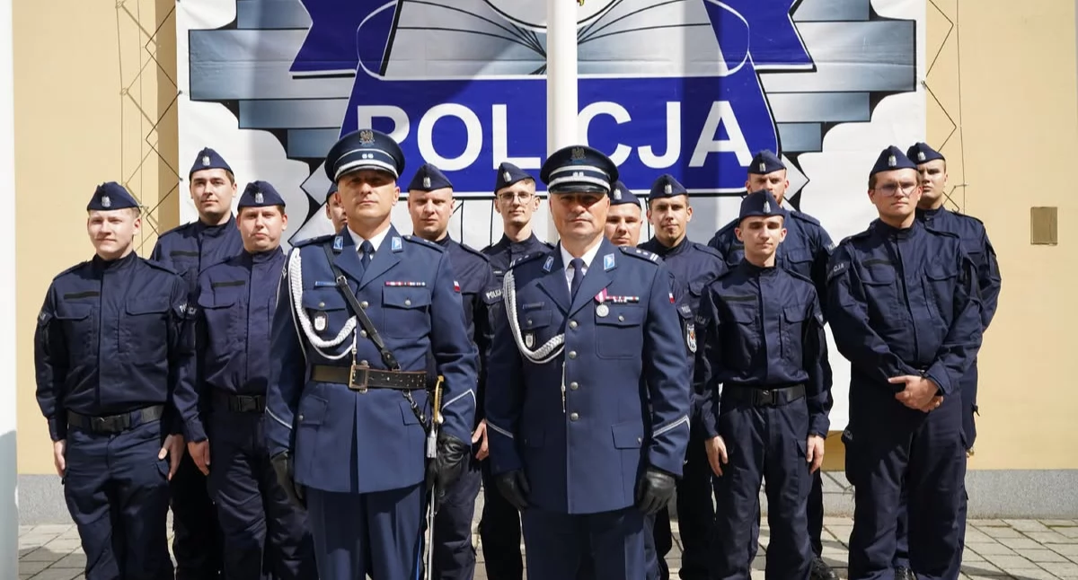 Info, policjanci uroczyste ślubowanie złożyło funkcjonariuszy - zdjęcie, fotografia