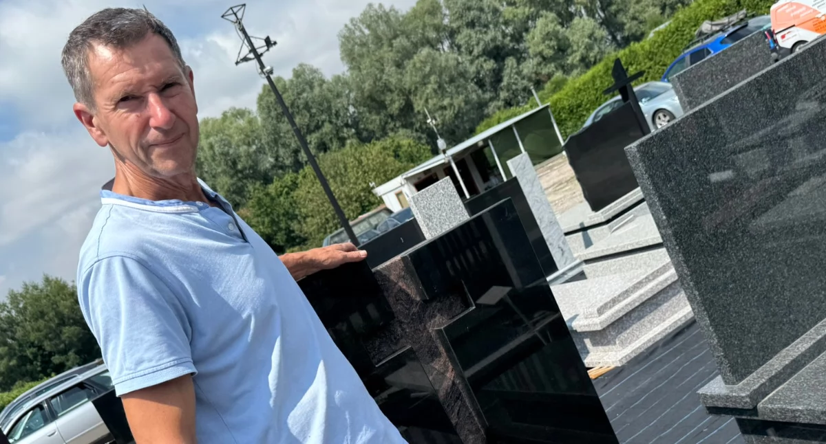 Biznes Pieniądze, dłuta komputera Prawie świecie kamienia - zdjęcie, fotografia