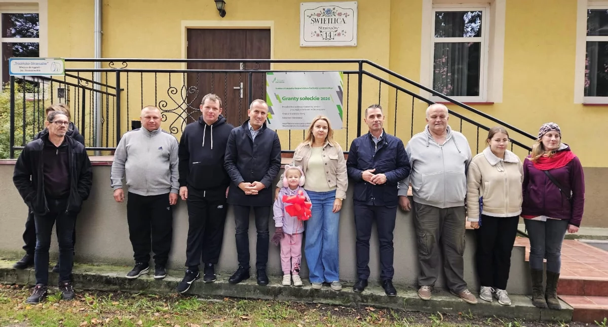 Inwestycje, Świetlica wiejska nowym dojściem drzwiami - zdjęcie, fotografia