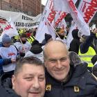 Protestujący przedstawiciel związków zawodowych Krzysztof Sroka oraz Mieczysław...