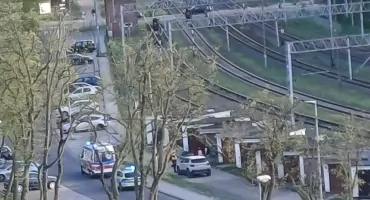 Wjeżdżając do garażu przejechała mężczyznę [WIDEO]