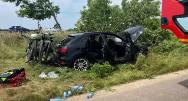 Wypadek dwóch aut. Jedna osoba trafiła do szpitala [ZDJĘCIA]