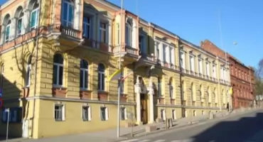 Urząd zamknięty, kino nieczynne