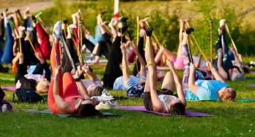 Przyjdźcie na piatkowy stretching na plaży 