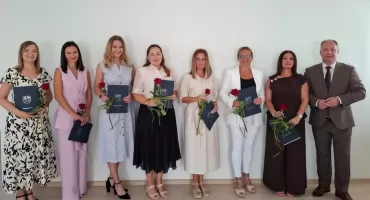 Wójt Augustyniak przekazał nauczycielkom akty nominowania