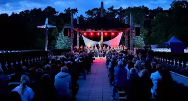Wyjątkowy koncert na cmentarzu z okazji rocznicy wybuchu II wojny światowej [GALERIA]
