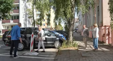 Burmistrzowie wyszli na ulice i zajęli się miejscami parkingowymi [ZDJĘCIA]