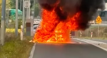Groźny pożar auta przy Gardnie
