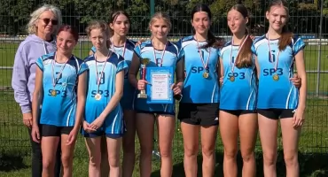 Cztery zwycięstwa SP 3 Gryfino w Finale Powiatowym Sztafetowych Biegów Przełajowych! [GALERIA]